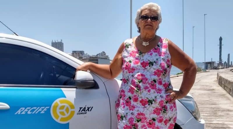 Dona Zezé, a jornada de uma taxista