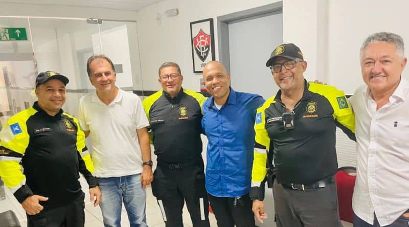 Taxistas e Esporte Clube Vitória unem esforços para melhorar serviço de táxi em dias de jogos no Barradão