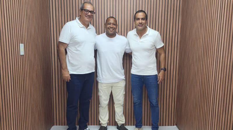Denis Paim com o vereador vereador, Carlos Muniz, e o prefeito Bruno Reis