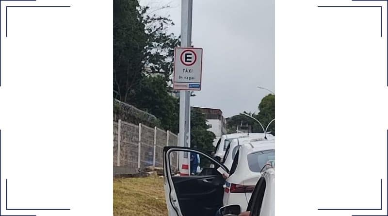 nova placa do ponto de táxi da estação da lapa - Foto_Divulgação