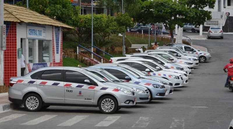 Taxistas de Candeias, na Bahia, se reúnem para debater demandas apresentadas ao secretário de Trânsito e Transportes
