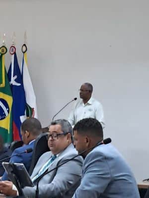 taxista Josmar Melo na tribuna popular da Câmara Municipal