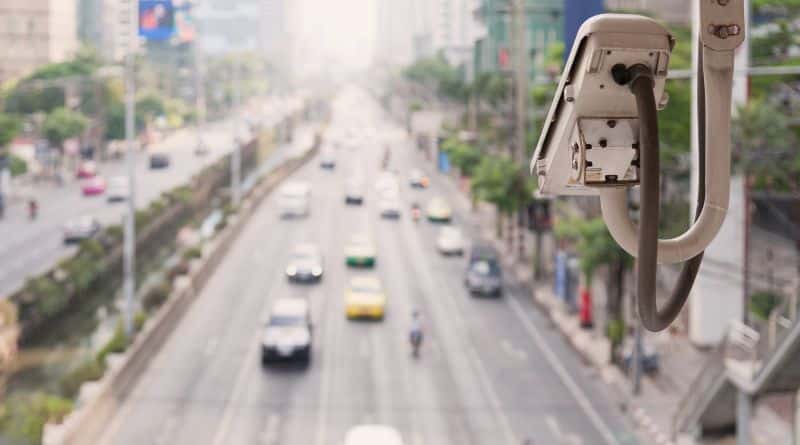 Câmera e radar de trânsito