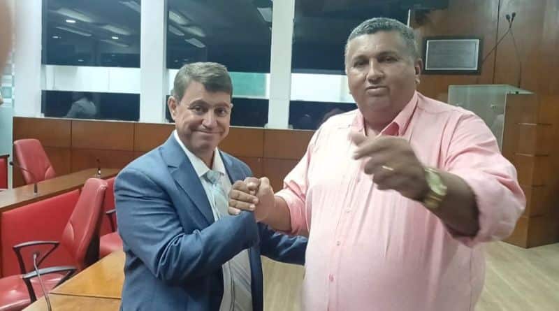 Flaviano Oliveira, presidente da ATAC-PB com o vereador Dinho Dowsley (PSD)