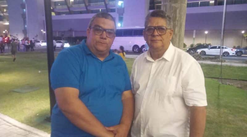 presidente da Casa dos Taxistas de Pernambuco, Carlos Leandro, com secretário de Mobilidade de Camaragibe, Josemir Rufino