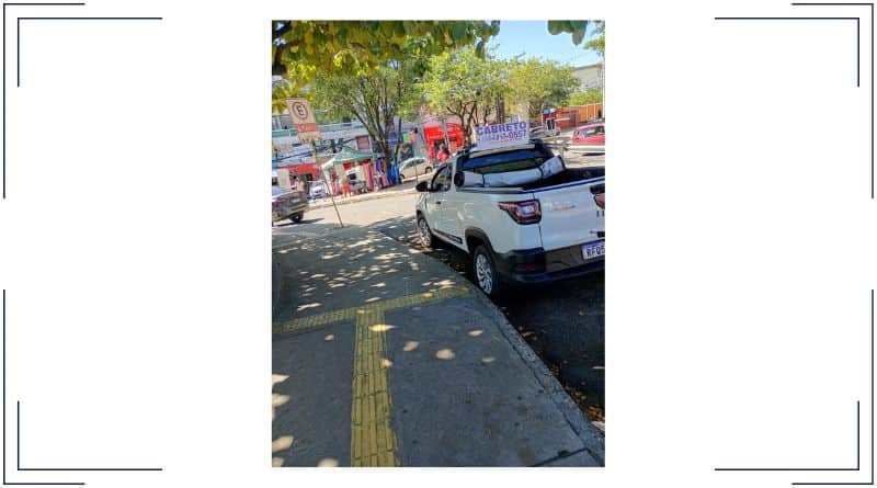 carro particular no ponto de táxi do Conjunto Colinas de Pituaçu