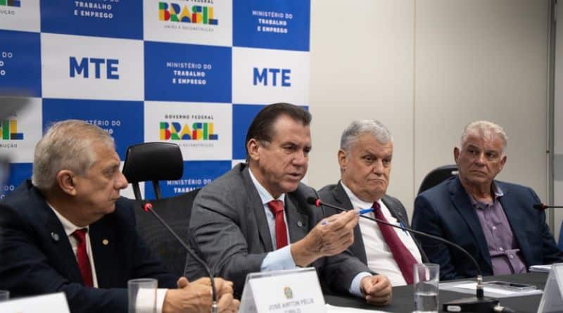 ministro do trabalho recebeu taxistas no MTE