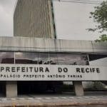 Manobra do setor de finanças da Prefeitura do Recife atinge taxistas; CTTU continua omissa prédio da prefeitura do Recife