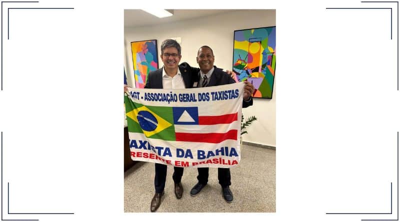 taxista Denis Paim com o senador Randolfe Rodrigues