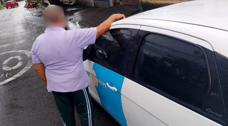 Taxista do Recife sem fardamento padrão