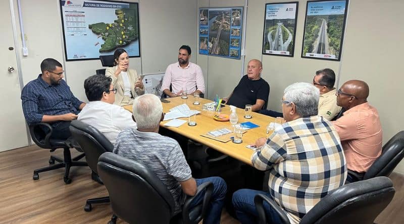 taxistas de Camaçari reunidos com a diretoria da AGERBA
