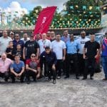Eurovia Nissan participa da confraternização do Dia do Motorista na Disque-Táxi e apresenta novidades para a categoria equipe de venda direta da Eurovia Nissan com taxistas da Disque-Táxi