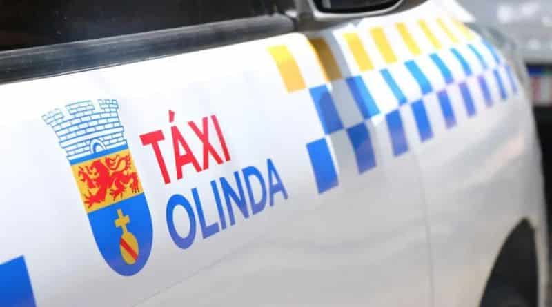 lateral de um táxi de Olinda