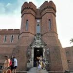 Taxista fica indignado por cobrança de estacionamento no Instituto Ricardo Brennand, após levar turistas para o local Instituto Ricardo Brennand, no Recife