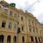 Sem justificativa técnica, Governo de PE informa que não é permitida circulação de táxi nas faixas do BRT prédio da sede do governo de Pernambuco