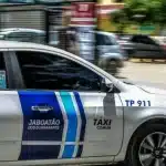 Taxi-em movimento em-Jaboatao-dos-Guararapes