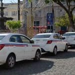 Fila de táxi no centro histórico de Salvador
