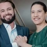 Secretário, André Teixeira Filho, ao lado da governadora de Pernambuco, Raquel Lyra (PSD)