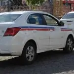 Semob alerta que táxis 2015 não poderão continuar operando enquanto aguardam substituição de veículo fila de táxi em salvador