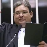 Táxi no Congresso: projeto propõe livre parada e uso de faixas exclusivas para táxis e veículos por aplicativo deputado Vanderlan Alves (Solidariedade-CE)